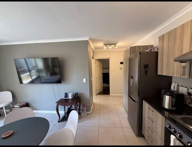 1 BEDROOM PROPERTY TO RENT IN RONDEBOSCH